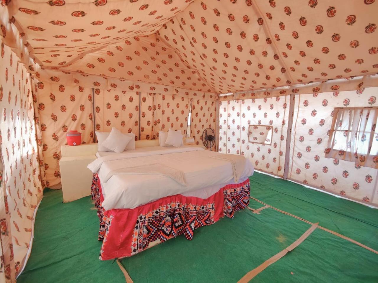 Om Luxury Resort Jaisalmer Kamer foto