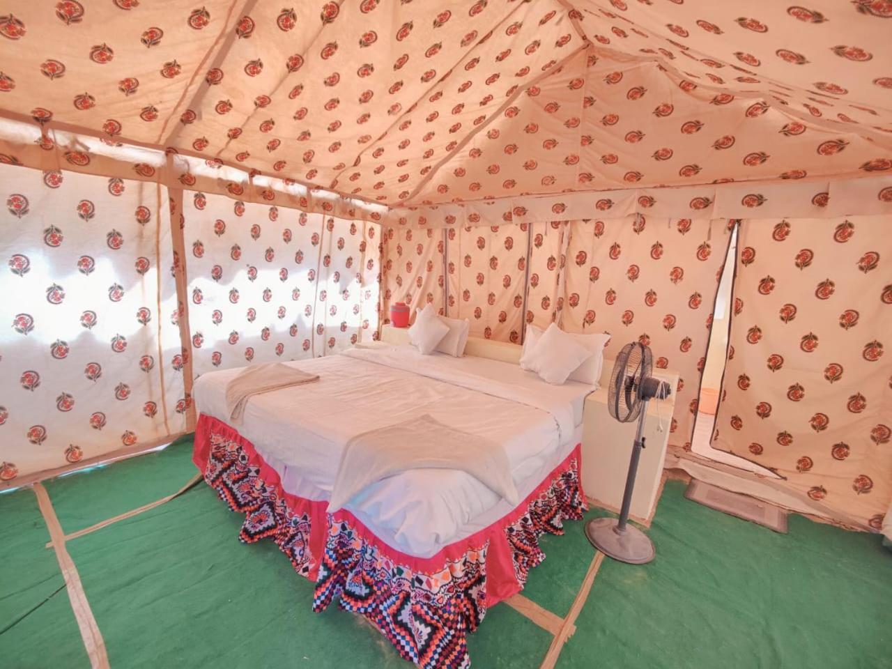 Om Luxury Resort Jaisalmer Kamer foto