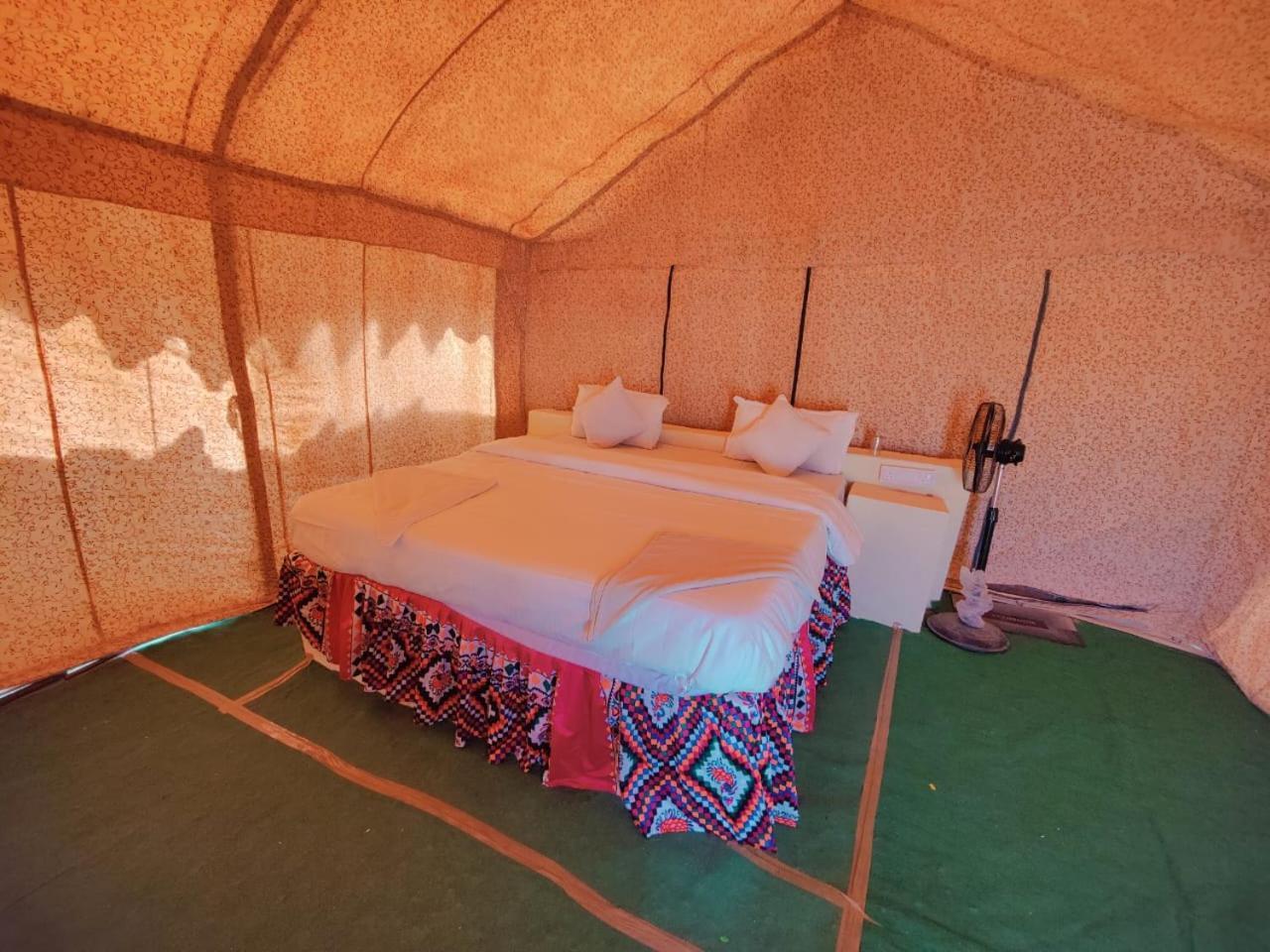Om Luxury Resort Jaisalmer Kamer foto