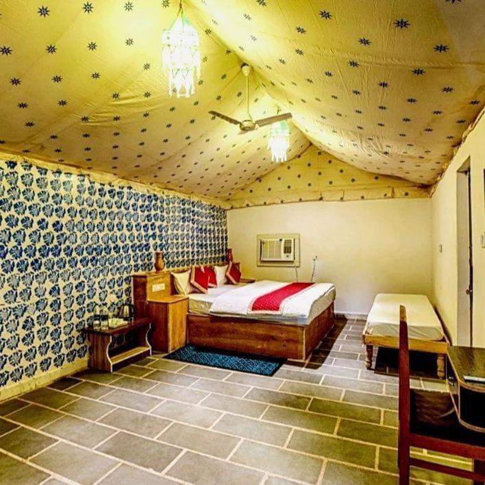 Om Luxury Resort Jaisalmer Kamer foto