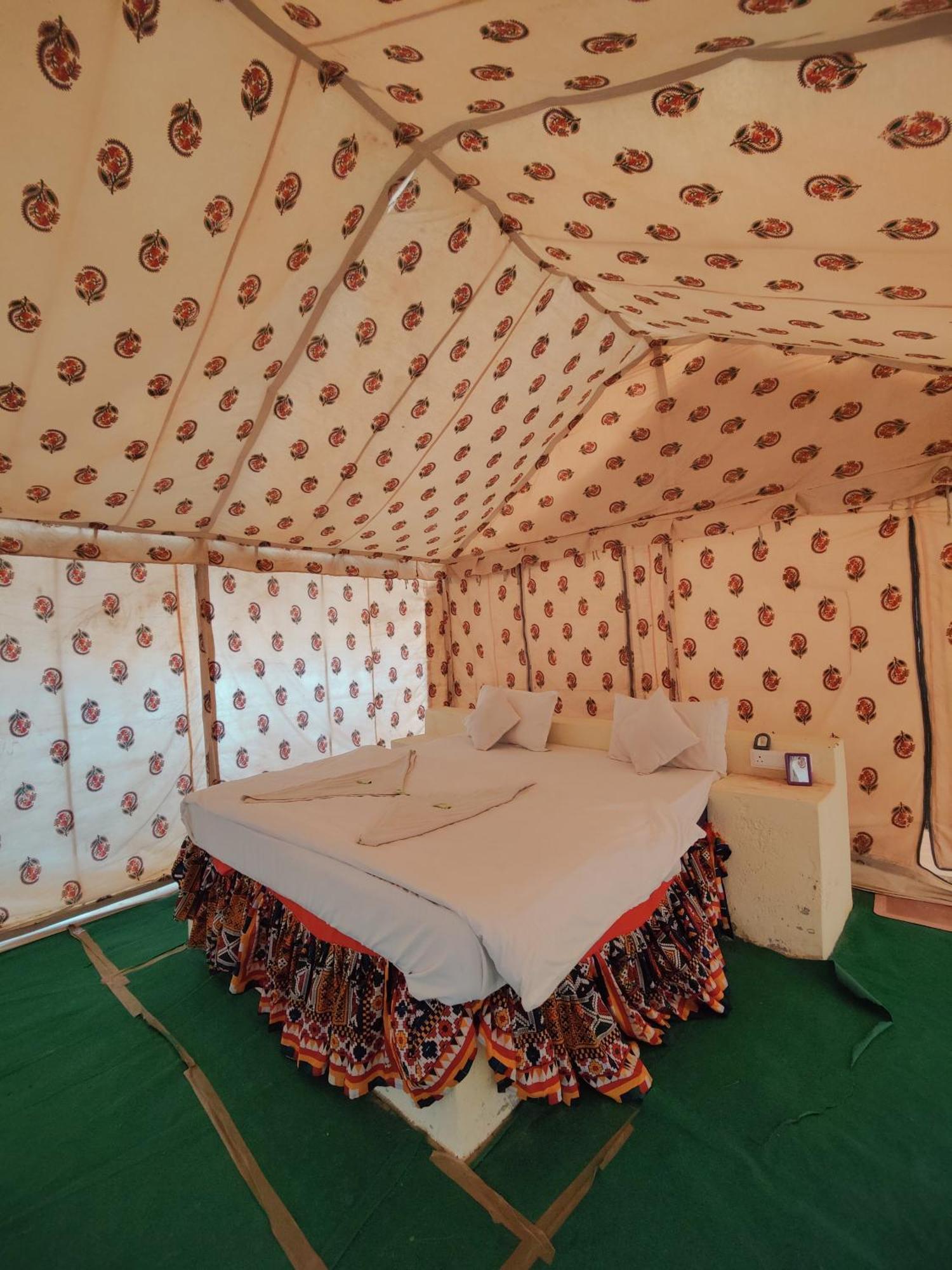 Om Luxury Resort Jaisalmer Kamer foto