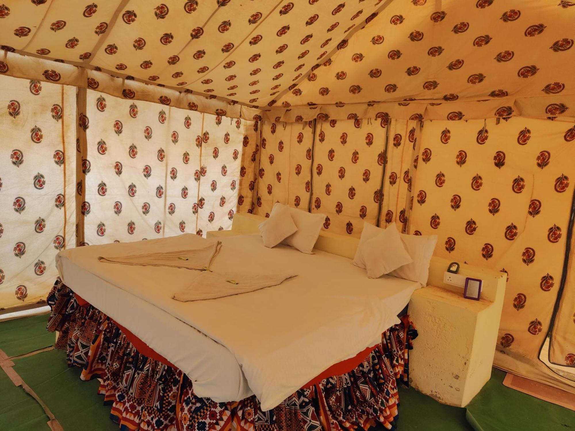 Om Luxury Resort Jaisalmer Kamer foto